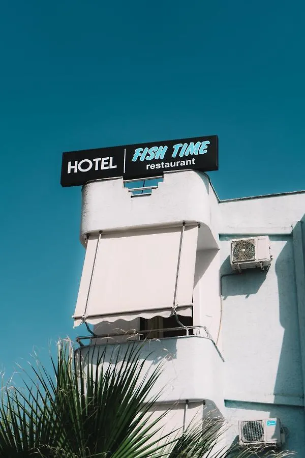 הקונטקטים של Fish Time Ksamil